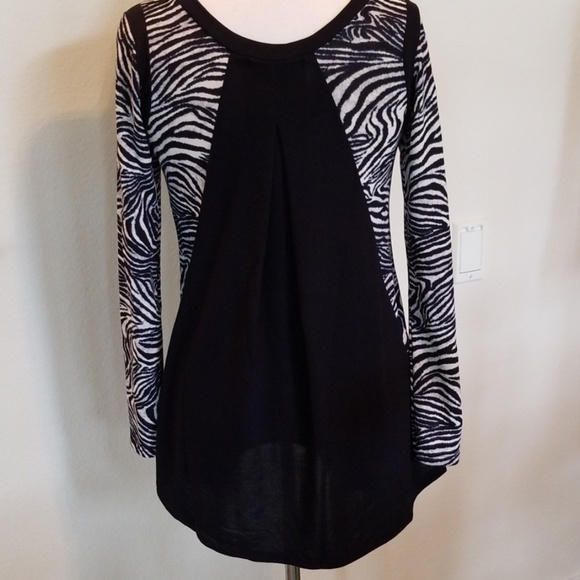 Zebra print top - Picture 2 of 7